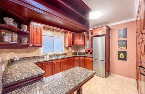 Las Palmas de Gran Canaria Ski Chalet | The Red House - 3BR with Private Terrace