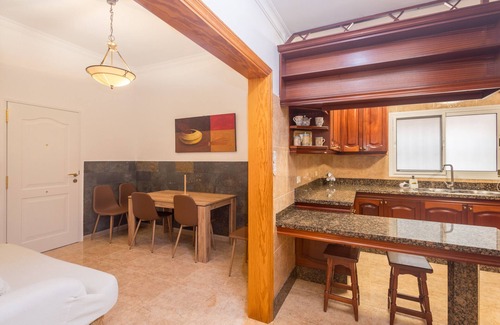 Las Palmas de Gran Canaria Ski Chalet | The Red House - 3BR with Private Terrace
