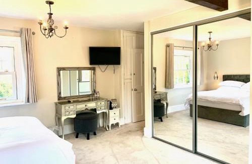 Cowbeech Villa | The Estate - 11 Bed - Sleeps 22 - Private Garden