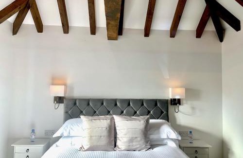 Cowbeech Villa | The Estate - 11 Bed - Sleeps 22 - Private Garden