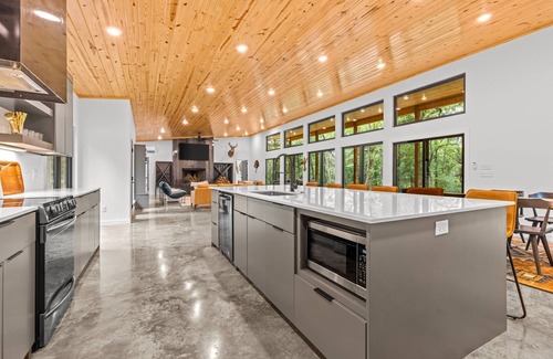 Elkins House | The Evergreen- A Private Luxury White River Cabin
