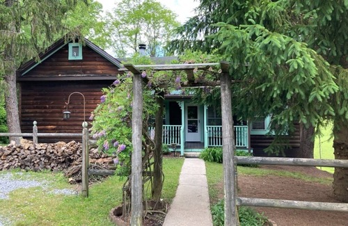 Hico Cabin | The Evergreen! Historic Cabin