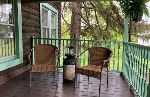 Hico Cabin | The Evergreen! Historic Cabin