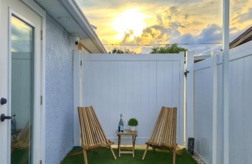 Town N County Park House | The Executive Landing , 1BR, 7 TPA Airport, AC, Free Pkng, Wine, Fast Wi-Fi