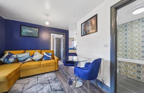Marlborough Apartment | The Exquisite Harrow Gem -Parking