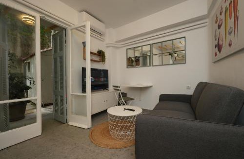 Pangrati Apartment | The Extravagant studio in Pagkrati, Near Stadium