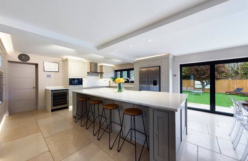 Saltford House | The FAB House 5*stay with late check out at 1pm