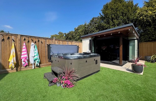 Saltford House | The FAB House 5*stay with late check out at 1pm