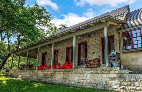Kerrville House | The Fall Creek Retreat