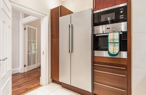 Frognal and Fitzjohns Apartment | The Family Getaway - by Out of Office Lifestyle