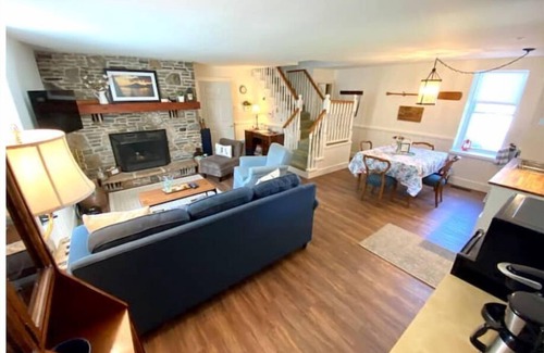 Huntsville House | The Farm on Old North Roadn200 Consecutive 5-star Reviews on Airbnb