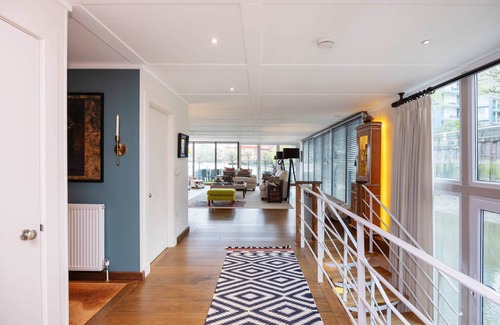 Thamesfield Boat Rental | The Floating Solace, by Veeve