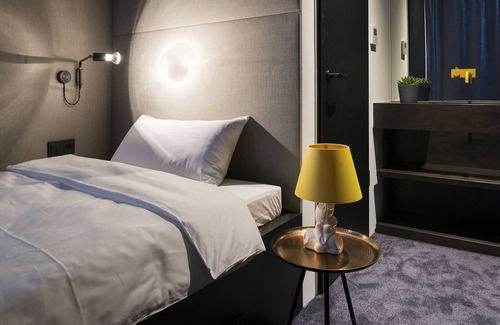Glockenbach Hotel | The Flushing Meadows Hotel & Bar