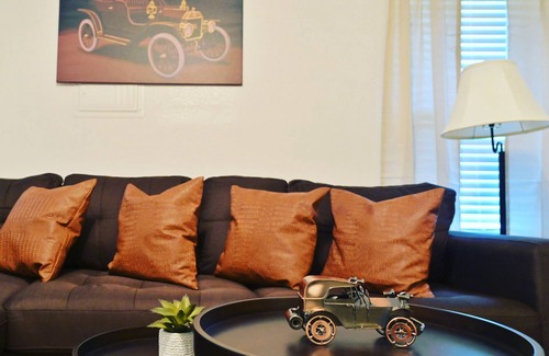 Shreveport House | The Ford Manor- Perfect for Extended Stays