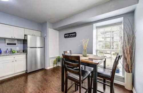Greater Heights Apartment | The Funky 2 bed 1 bath apartment near Downtown