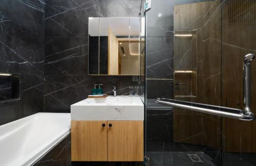 Ba Dinh Hotel | The Galaxy Home Doi Can Hotel and Apartment