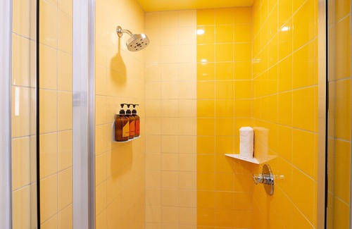 East Hill Hotel | The Gallatin 214, Colorful Boutique Hotel