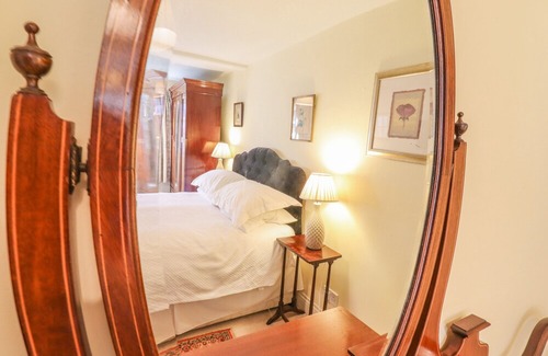 Hadleigh Apartment | The Garden Flat at Holbecks House, HADLEIGH