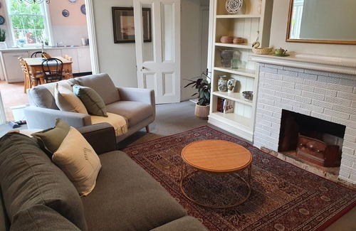 Kyneton Cottage | The Garden Tap House on Historic Piper Street Kyneton