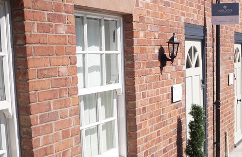 Chester Apartment | The Gathering Chester 1 Sleeps 14 Very Close to City Centre Racecourse Within Walls