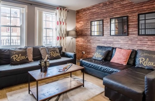 Chester Apartment | The Gathering Chester 3 Sleeps 14 Very Close to City Centre