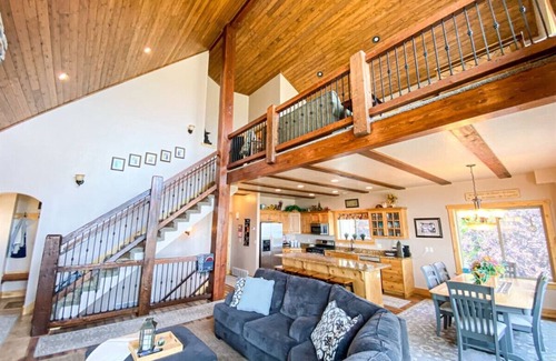Fish Haven Cabin | The Gathering Place in The Reserve, beach & pools!