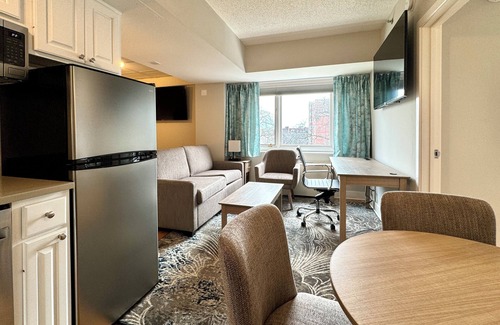 Evanston Apartment | The Gem Museum Suites