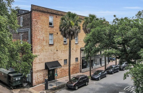 Historic District - North Apartment | The Georgia Peach -near Plant Riverside Downtown