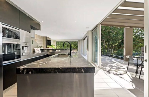 Parnell Villa | ⭐The Gibraltar House by Homello | Hot Tub, 2x Living Rooms & City Views | 380m²⭐