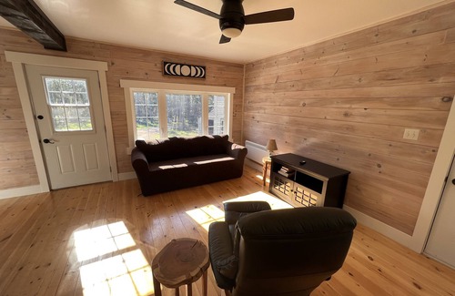 Lakeside Cottage | The Glowbug Cottage