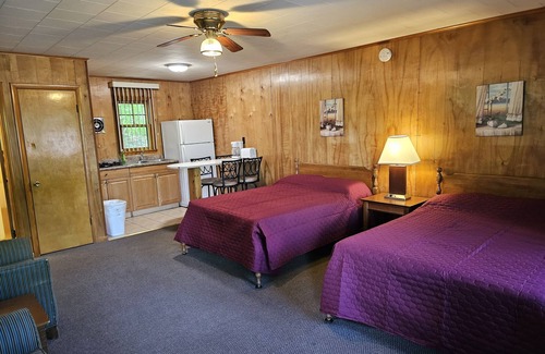 Lake George Cabin | The Gold Eagle Cottage 4