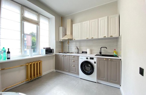 Lypky Apartment | The Gold House
