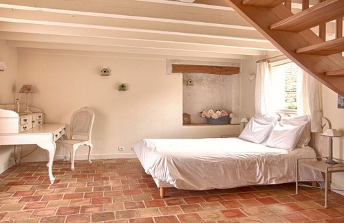 Beaune Cottage | THE GOLDEN LAND, Gîte Les Pins