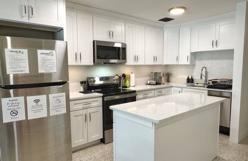 Flor-a-mar House | The Golden Pelican – Your Waterfront Escape in Gulf Harbors