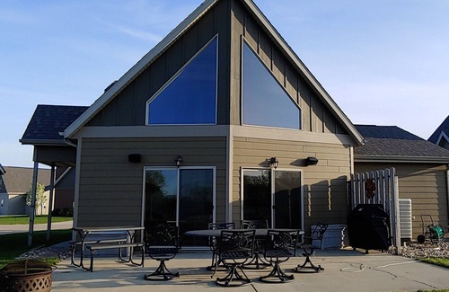 Spirit Lake Cabin | The Good Life Cabin - Bridges Bay Resort in Okoboji, Iowa