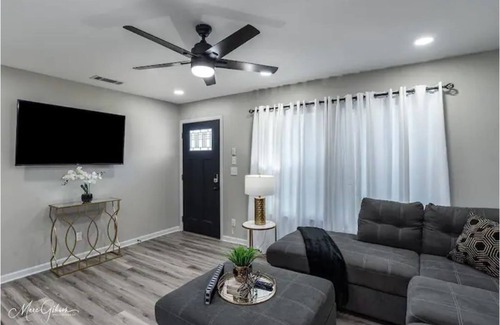 Shreveport House | The Graceful Escape