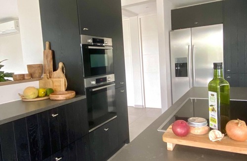 Willemstad Apartment | 'The Grand' apartment, Jan Sofat, Apartment for 8 people near Jan Thiel on a luxury resort