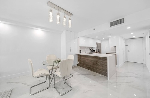 Downtown Miami Resort | The Grand Biscayne Bay