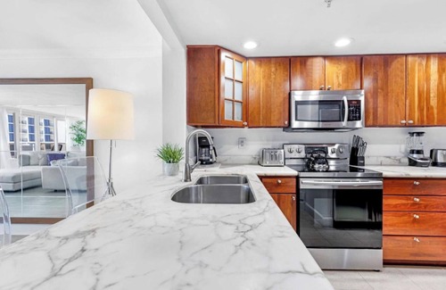 Downtown Miami Resort | The Grand Biscayne Bay