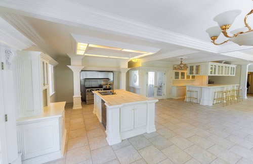 Bakersfield Villa | The Grand Estate nestled along the serene banks of the Kern River