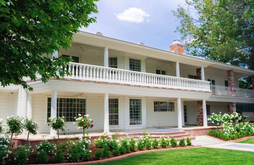 Bakersfield Villa | The Grand Estate nestled along the serene banks of the Kern River