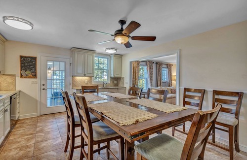 Niantic House | THE GRAND VICTORIAN GUEST HOUSE/BEACH FRONT PROPERTY