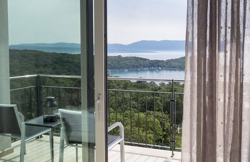 Njivice Villa | The Grand View Villa* with a heated pool, gym & wellness zone on Krk