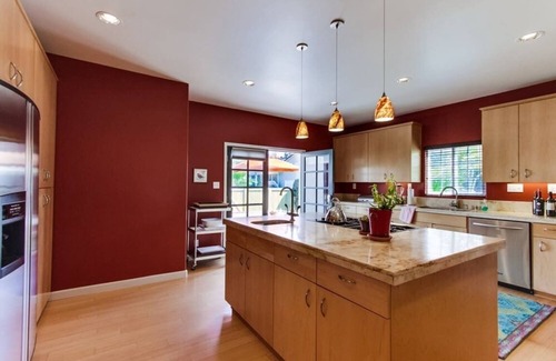 Sunset Cliffs House | The Grande House+Studio: yard+pets+BBQ!