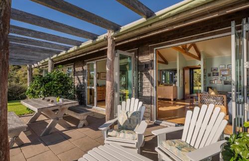 Hahei House | The Grandstand - Hahei Holiday Home