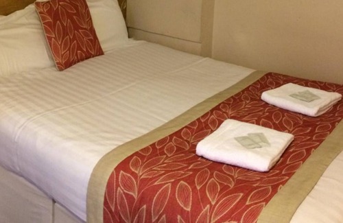 Warwick House | The Grapevine Hotel