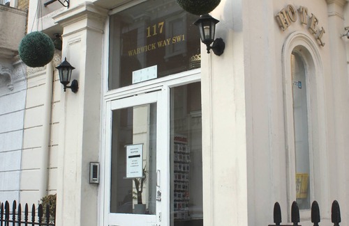 Warwick House | The Grapevine Hotel
