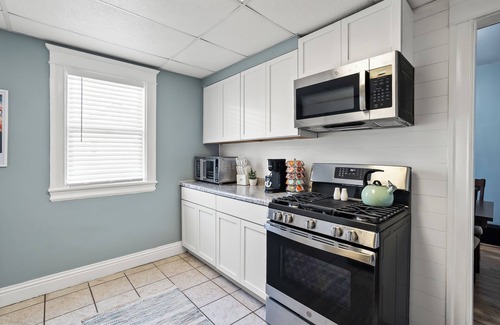Battle Creek House | The Great Lakes Hideaway, Cozy & Centrally Located For Travelers