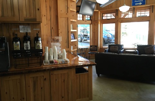 Red Cliff Hotel | The Green Bridge Inn