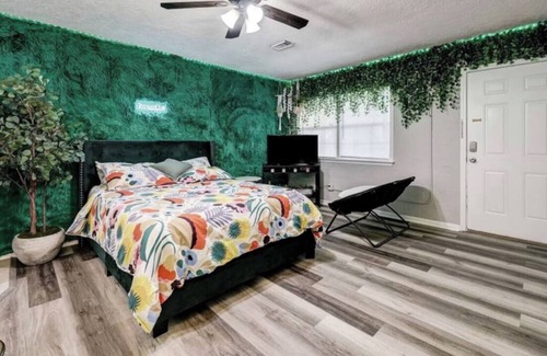 Montrose Apartment | “The greenhouse effect”
